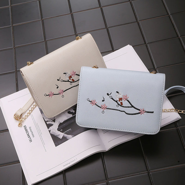 Geanta de dama cu broderie in patru culori