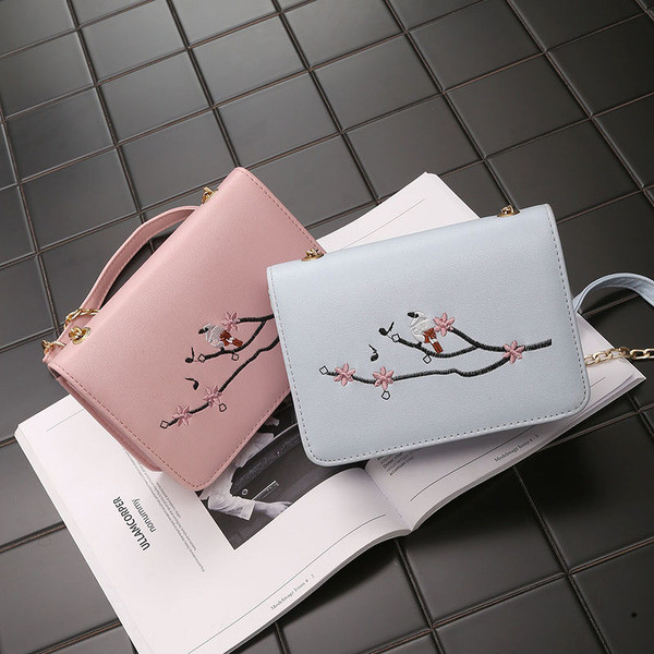 Geanta de dama cu broderie in patru culori