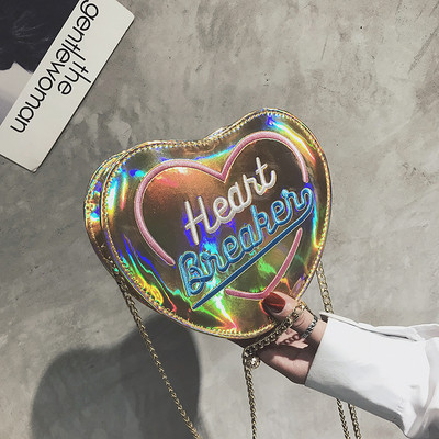 O geantă mică în formă de inimă, cu mâner lung, în diferite culori