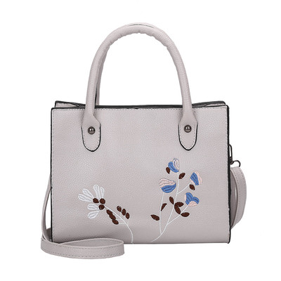 Γυναικεία τσάντα με κεντήματα σε διάφορα χρώματα