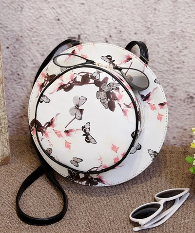 O geantă de damă interesantă cu mâner lung în diferite culori