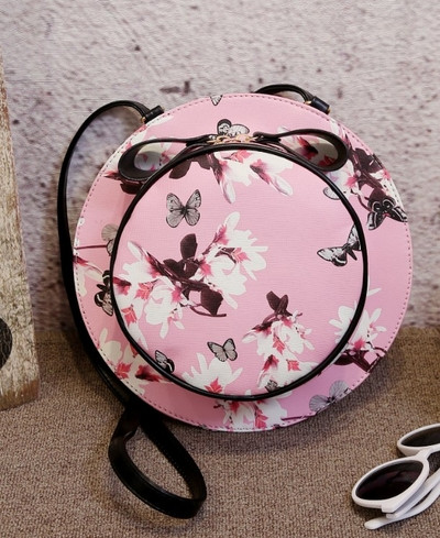 O geantă de damă interesantă cu mâner lung în diferite culori