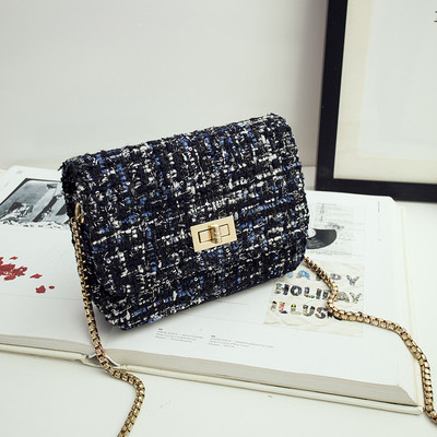 Μικρή τσάντα σε διάφορα χρώματα με μεγάλη λαβή