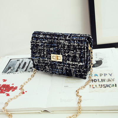 Μικρή τσάντα σε διάφορα χρώματα με μεγάλη λαβή