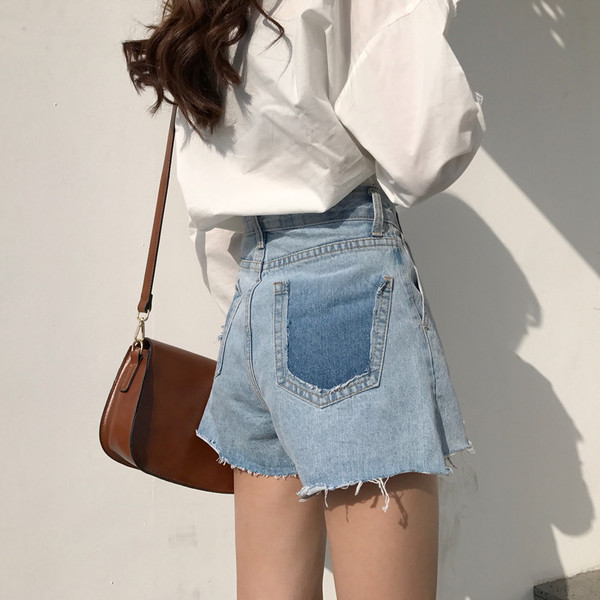 Къси дамски дънки с висока талия и метална декорация в два цвята