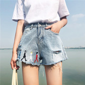 Blugi scurti de dama cu broderie si motiv rupt