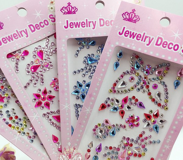 Gyermek matricák dekorációhoz és dekorációhoz minden felületre