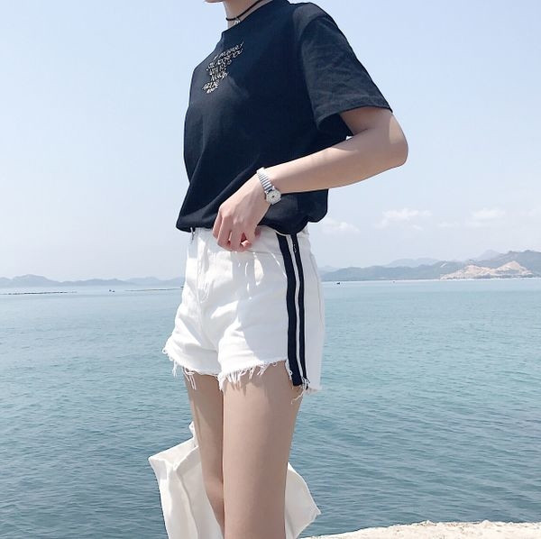 Blugi scurti moderni de dama cu bordura si decor metalic in doua culori