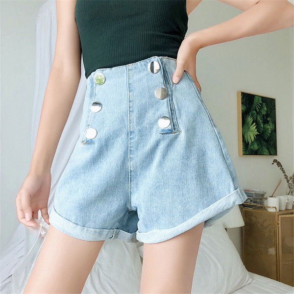 Blugi scurti de dama cu talie inalta si nasturi decorativi - model larg