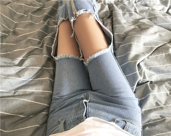 Blugi moderni de dama cu motiv rupt si fermoar