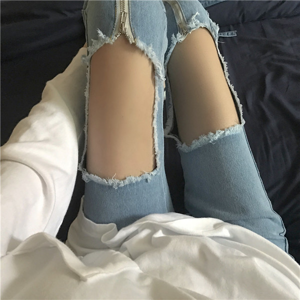 Blugi moderni de dama cu motiv rupt si fermoar