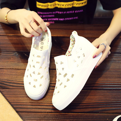 Pantofi de dama cu ornamente decupate in doua culori