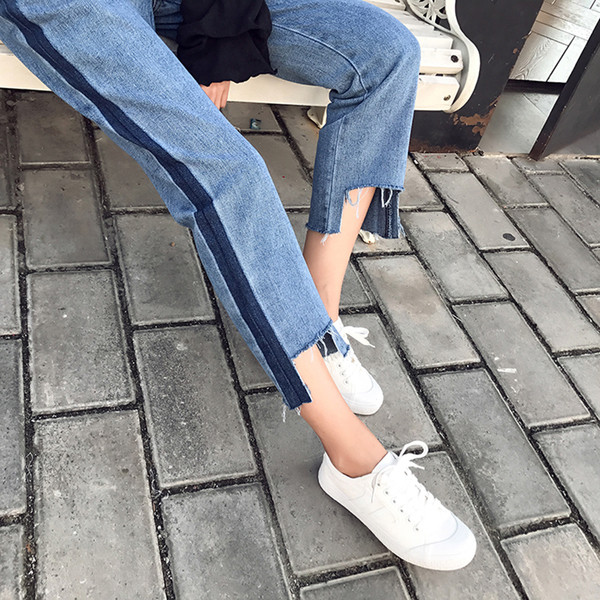 Blugi de dama cu talie inalta si margini inchise la culoare