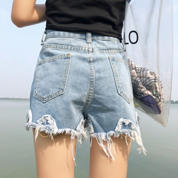 Blugi scurti de dama cu talie inalta si perle