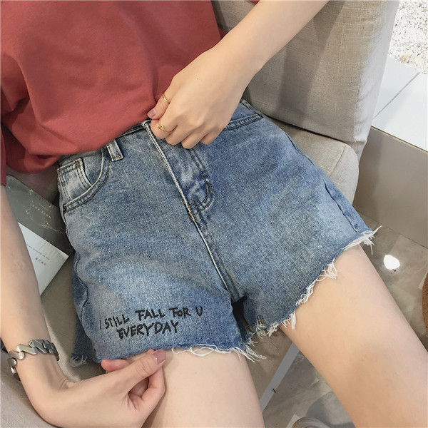 Blugi scurti de dama cu talie inalta si inscriptionare