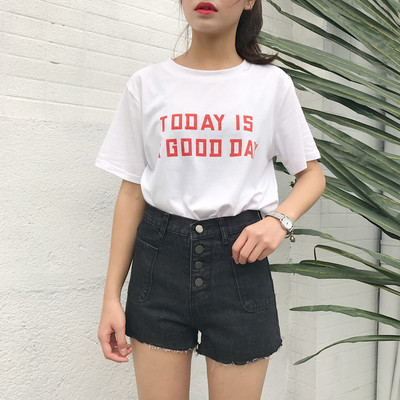 Σύντομο γυναικείο τζιν με ψηλή μέση και κουμπιά σε δύο χρώματα