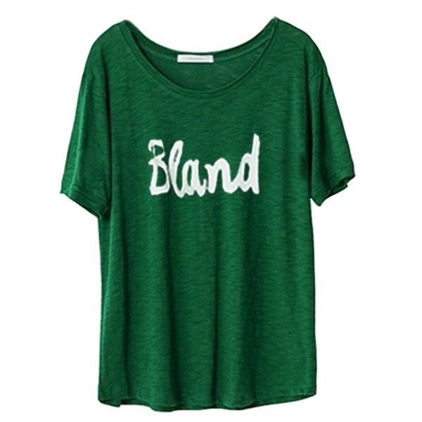 Tricou largi de damă cu o inscripție de diferite culori