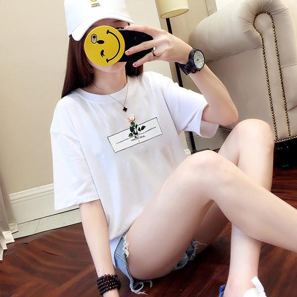 Γυναικείο μπλουζάκι με διαφορετικά χρώματα