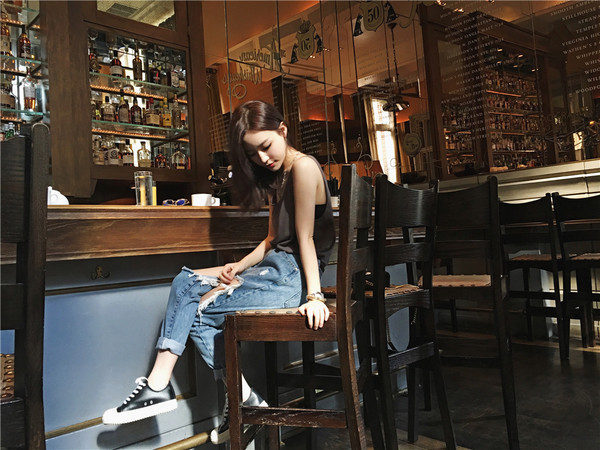 Blugi lungi de dama rupti cu talie inalta