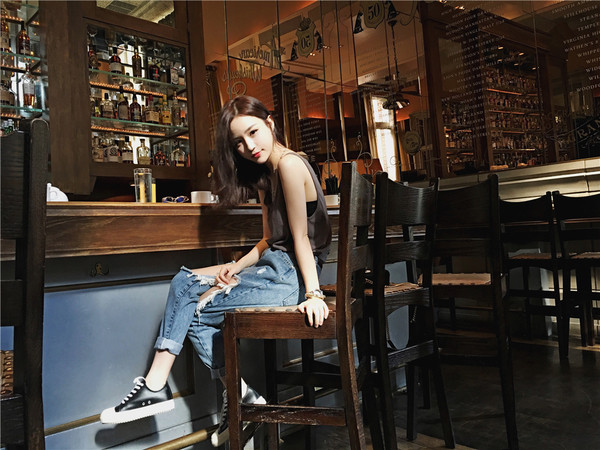 Blugi lungi de dama rupti cu talie inalta