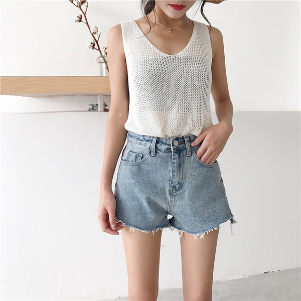 Blugi scurti de dama cu broderie si talie inalta