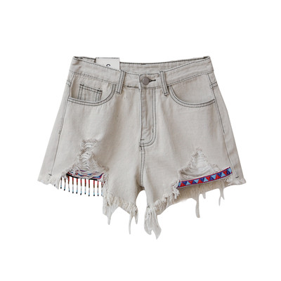 Разкъсани дамски къси дънки с цветни елементи