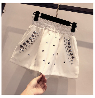 Γυναικεία σορτς σε δύο χρώματα με ελαστική μέση και μεταλλικά στοιχεία