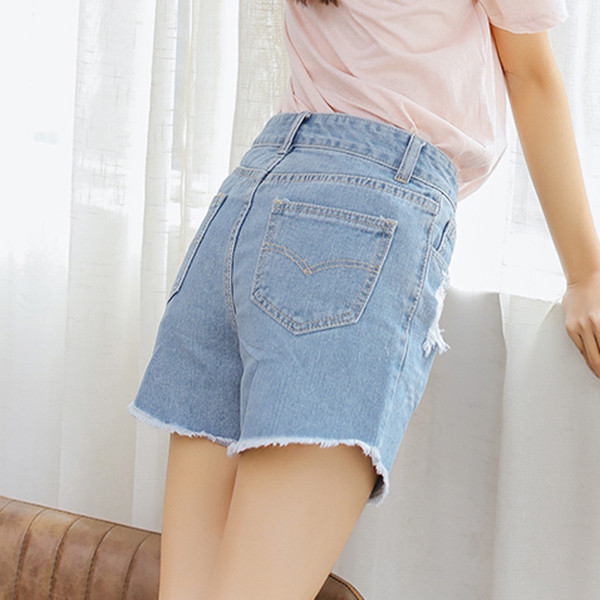 Blugi scurti de dama cu talie inalta si aplicatie