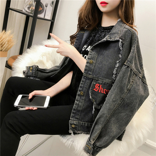 Дамско дънково яке в два цвята с надпис