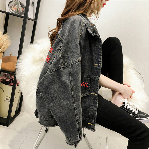 Дамско дънково яке в два цвята с надпис