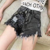 Къси дамски дънки в черен цвят с висока талия и пайети