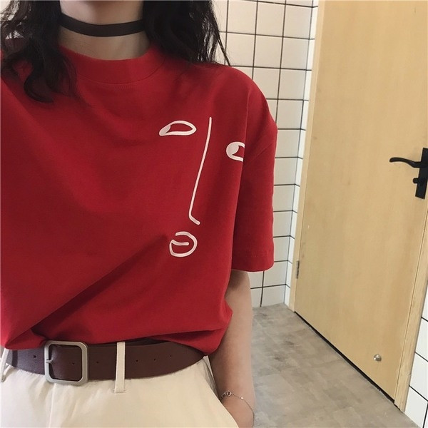 Tricou de damă în patru culori cu aplicație și inscripție