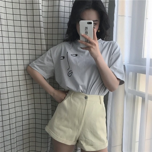 Tricou de damă în patru culori cu aplicație și inscripție