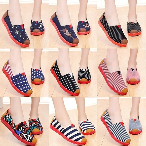 Γυναικεία μοκασίνια σε διάφορα σχέδια και χρώματα