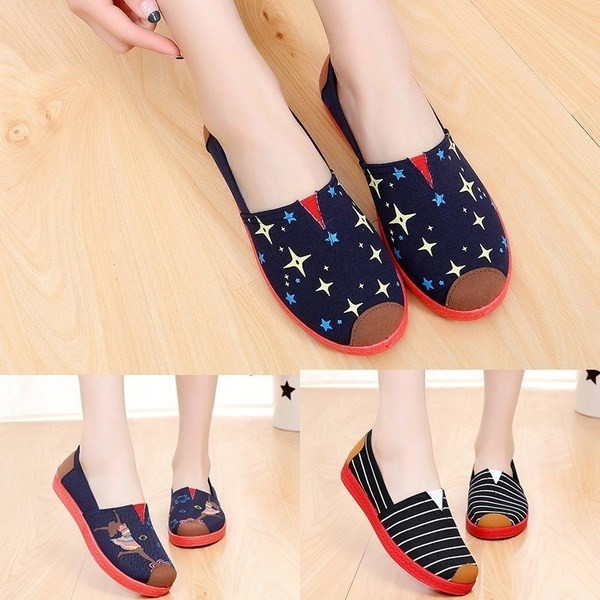 Γυναικεία μοκασίνια σε διάφορα σχέδια και χρώματα