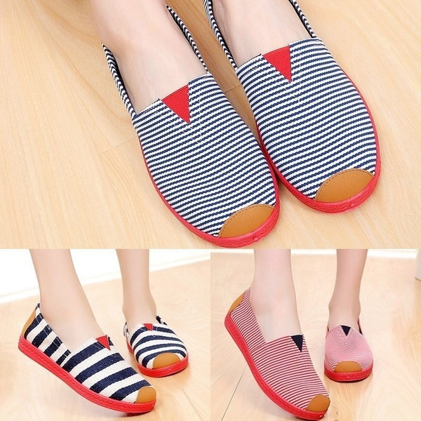 Γυναικεία μοκασίνια σε διάφορα σχέδια και χρώματα