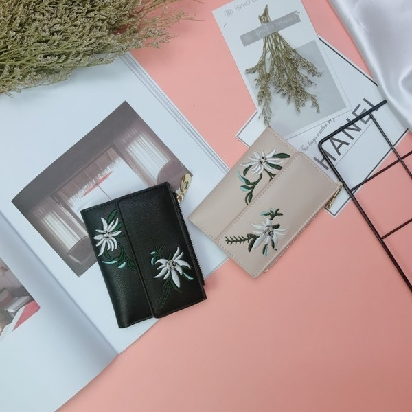 Portofel mic de dama cu broderie in diferite culori