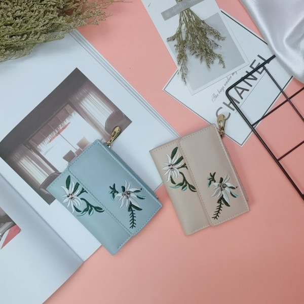 Portofel mic de dama cu broderie in diferite culori