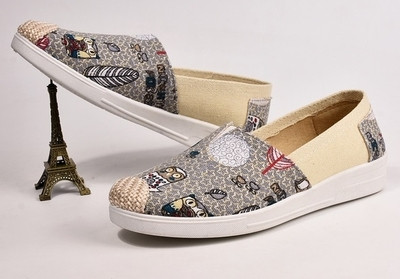 Γυναικεία μοκασίνια σε διάφορα σχέδια και χρώματα