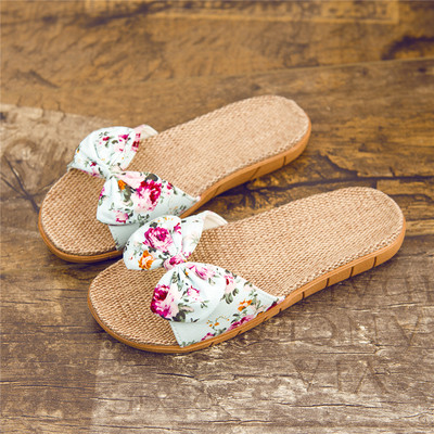 Γυναικείες παντόφλες σε διαφορετικά σχέδια με κορδέλα