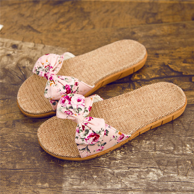 Γυναικείες παντόφλες σε διαφορετικά σχέδια με κορδέλα