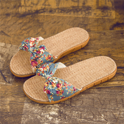 Γυναικείες παντόφλες σε διαφορετικά σχέδια με κορδέλα