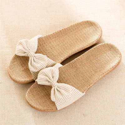 Γυναικείες παντόφλες σε διαφορετικά σχέδια με κορδέλα