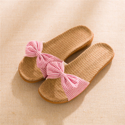 Γυναικείες παντόφλες σε διαφορετικά σχέδια με κορδέλα