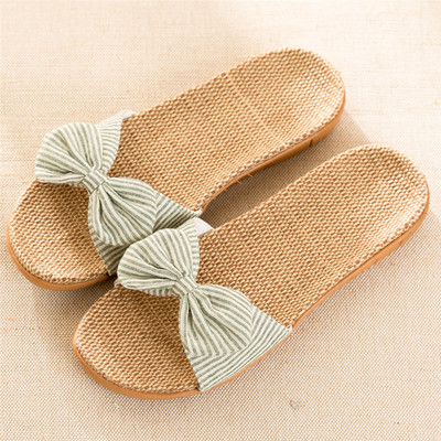 Γυναικείες παντόφλες σε διαφορετικά σχέδια με κορδέλα