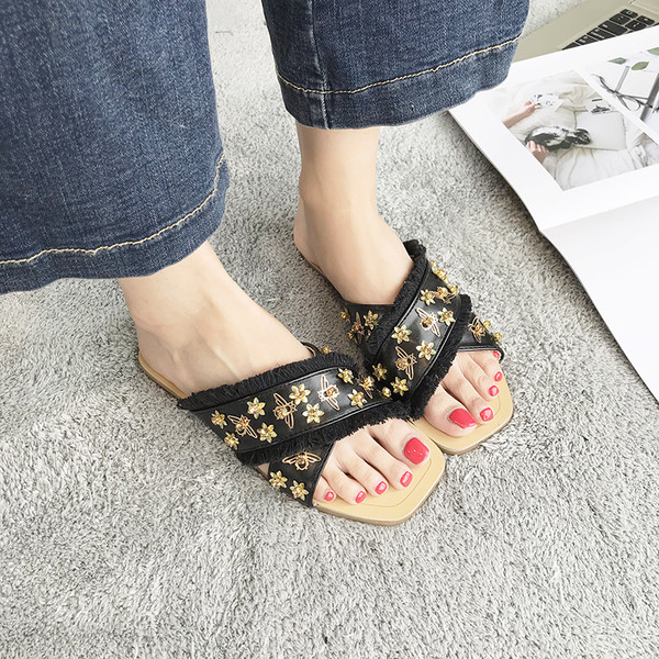 Papuci casual dama cu motive in negru si bej