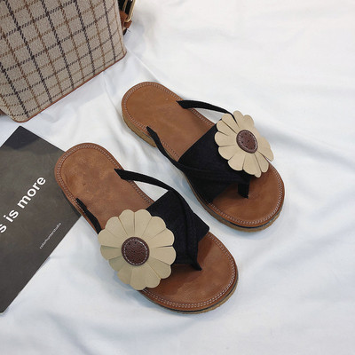 Γυναικεία σανδάλια με floral μοτίβα