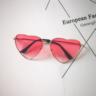 Γυναικεία γυαλιά σε σχήμα καρδιάς σε διαφορετικά χρώματα