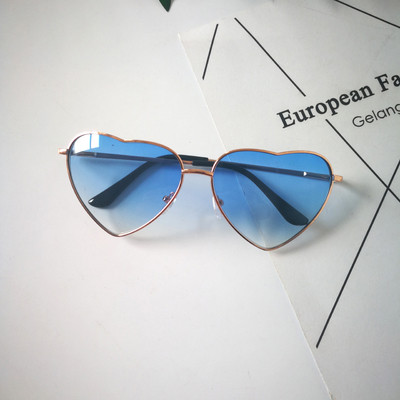 Γυναικεία γυαλιά σε σχήμα καρδιάς σε διαφορετικά χρώματα