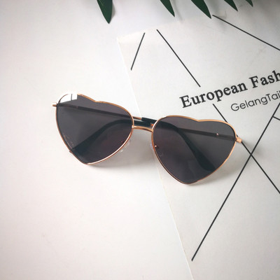 Γυναικεία γυαλιά σε σχήμα καρδιάς σε διαφορετικά χρώματα